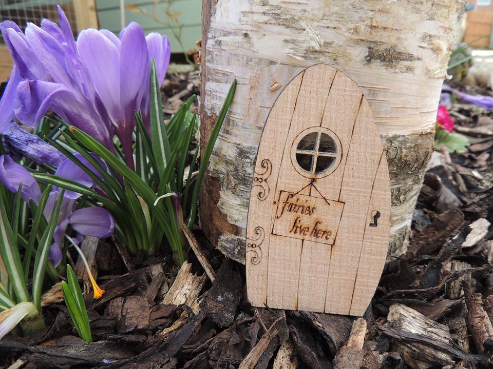 Porthole Oak Fairy Door with Fairies Live Here sign